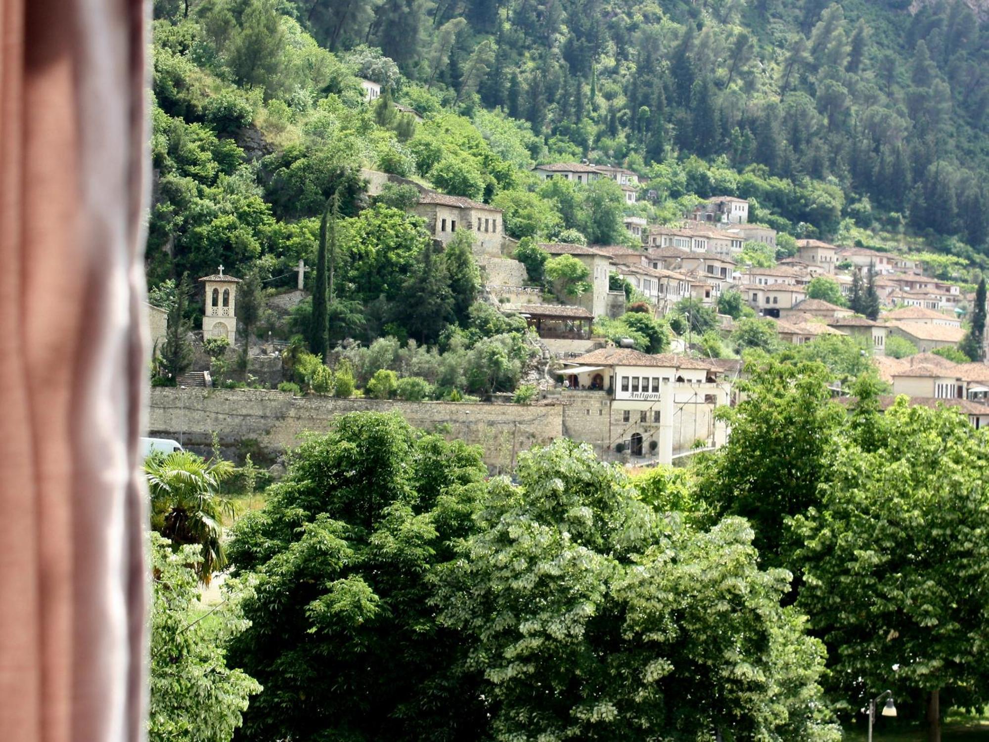 Magda Studio In Berat Center Екстер'єр фото