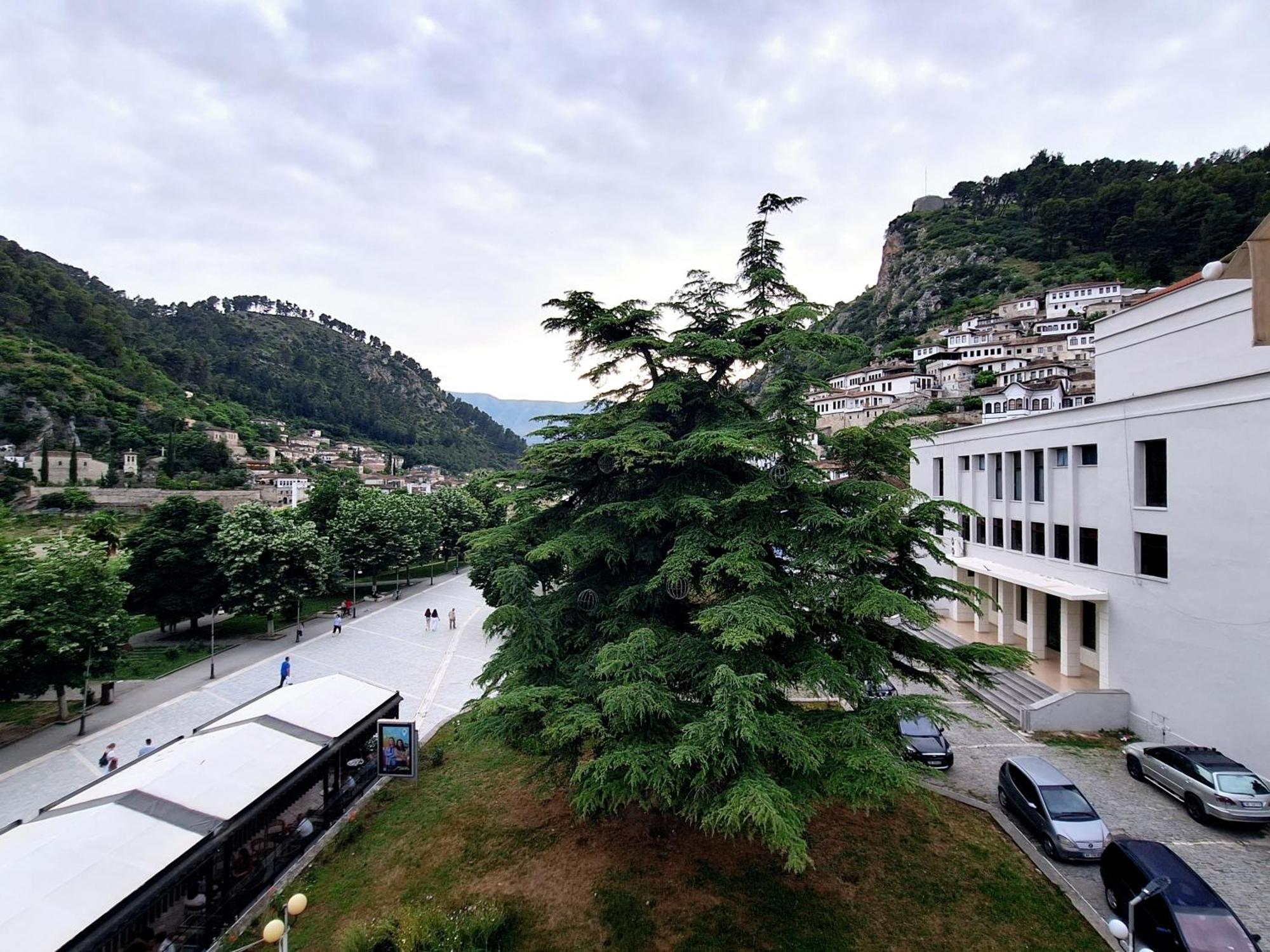 Magda Studio In Berat Center Екстер'єр фото